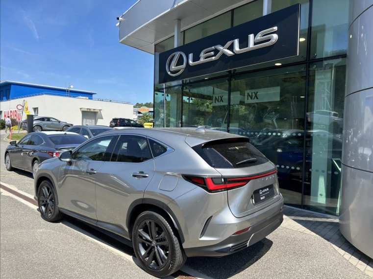 Lexus NX 450h+ fotka