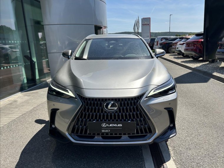 Lexus NX 450h+ fotka