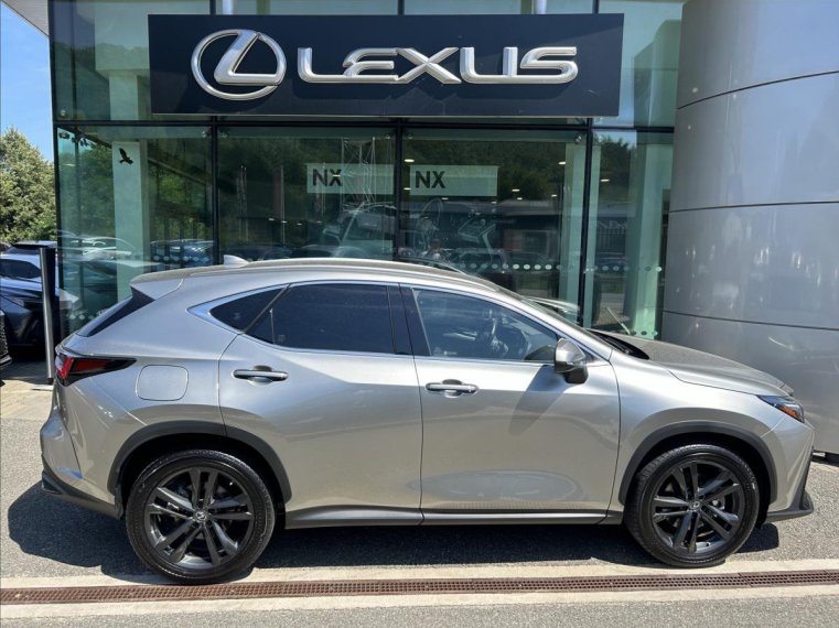 Lexus NX 450h+ fotka