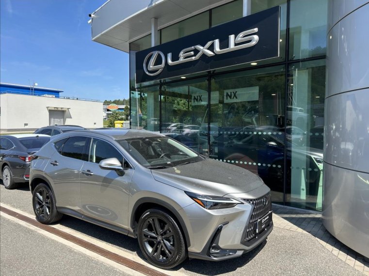 Lexus NX 450h+ fotka