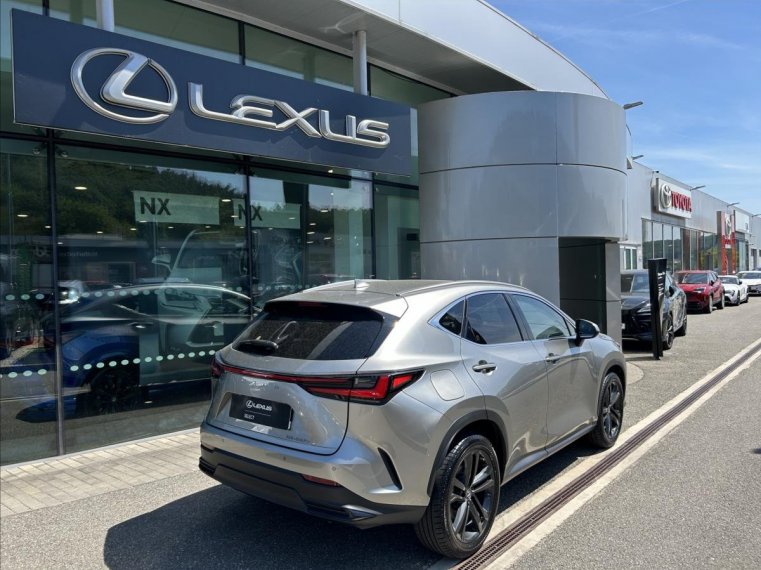 Lexus NX 450h+ fotka