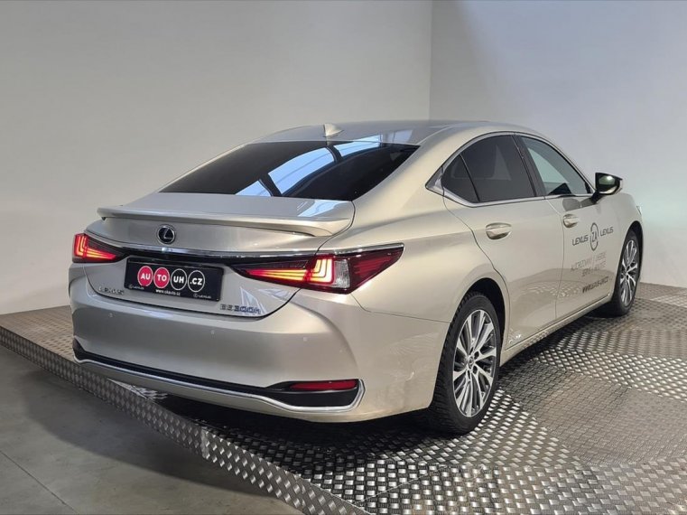 Lexus ES 300h fotka