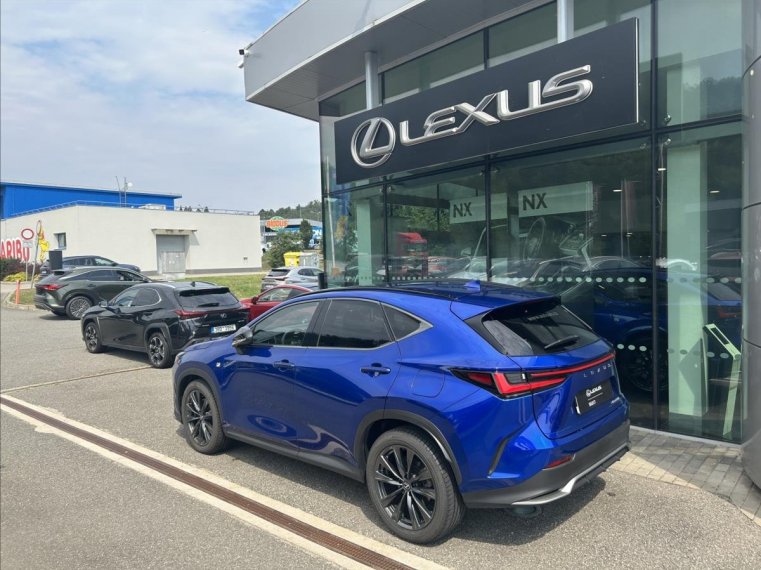 Lexus NX 450h+ fotka