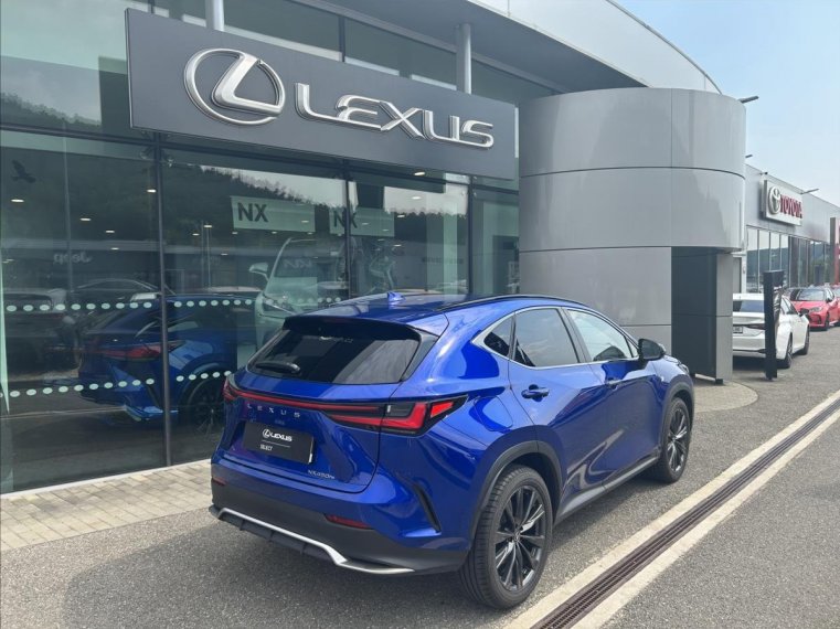 Lexus NX 450h+ fotka