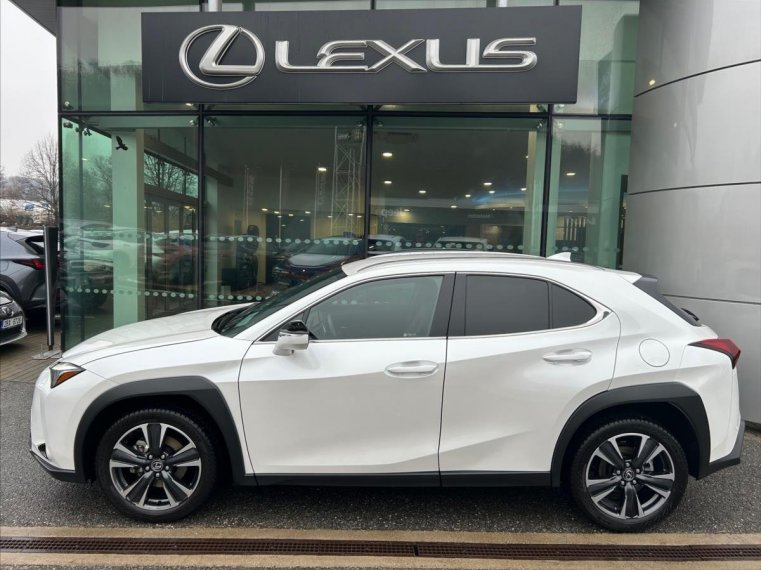 Lexus UX 300h fotka