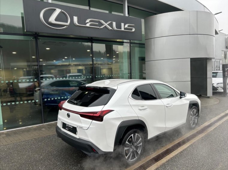 Lexus UX 300h fotka