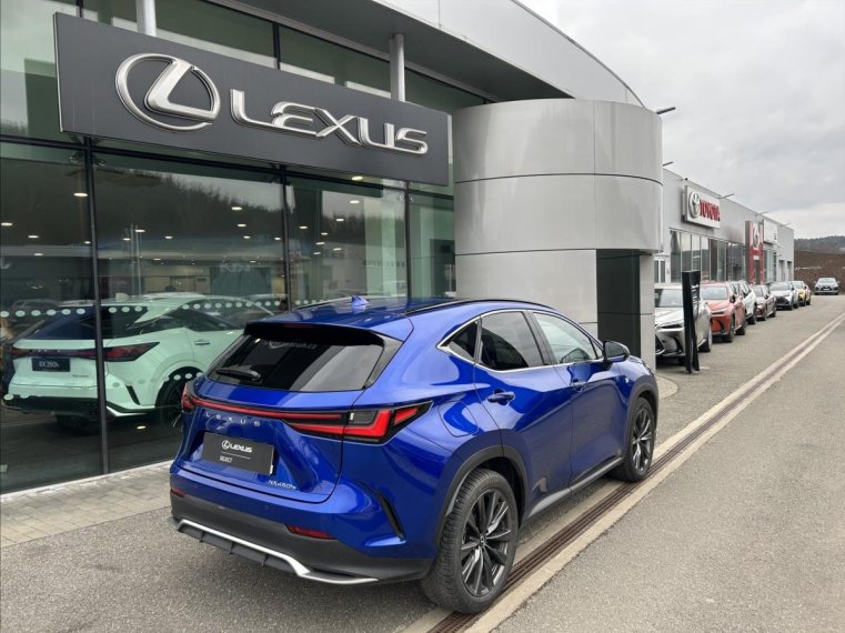 Lexus NX 450h+ fotka