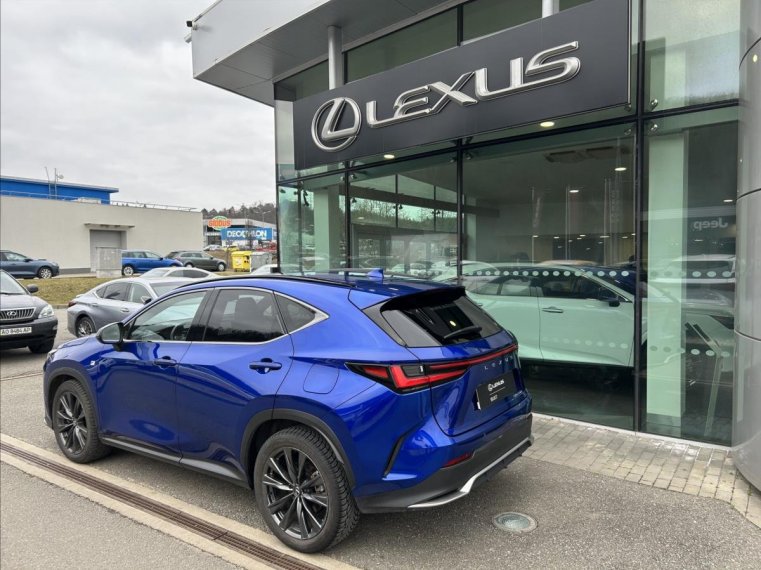 Lexus NX 450h+ fotka