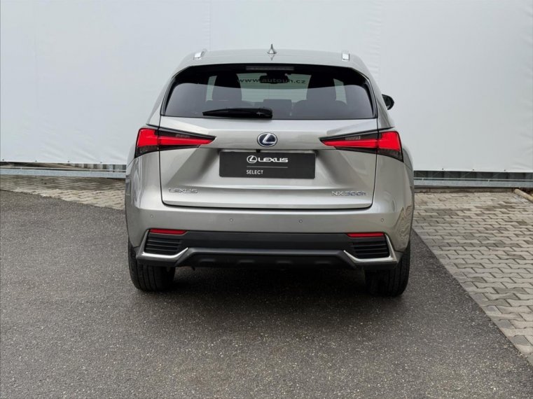 Lexus NX 300h fotka