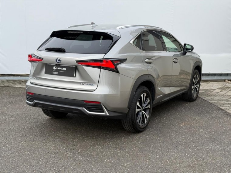 Lexus NX 300h fotka